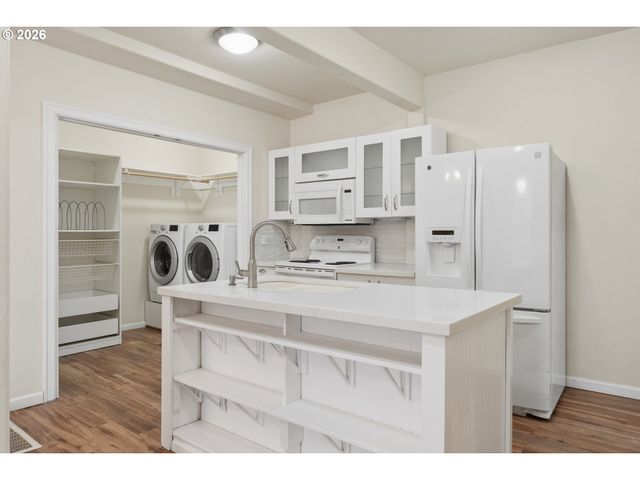 3109 Sw COLLINS Ct, Portland, OR 97219