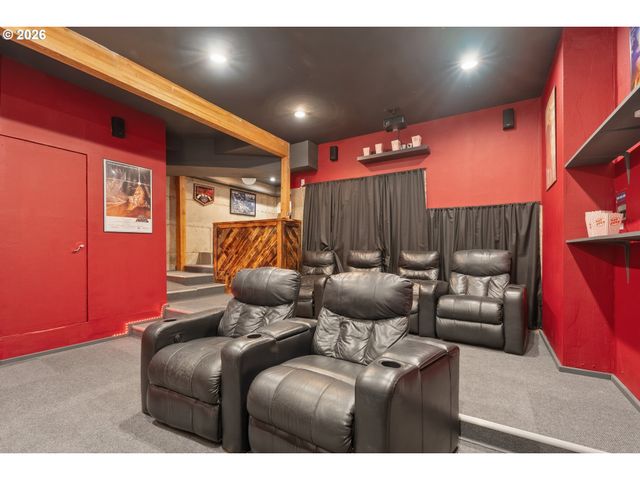 3109 Sw COLLINS Ct, Portland, OR 97219