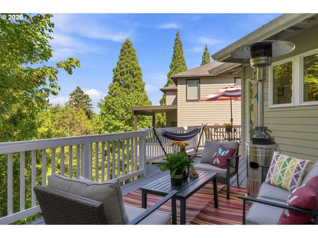 3109 Sw COLLINS Ct, Portland, OR 97219