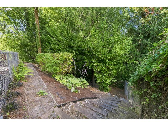 3109 Sw COLLINS Ct, Portland, OR 97219