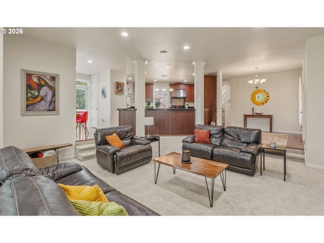 3109 Sw COLLINS Ct, Portland, OR 97219