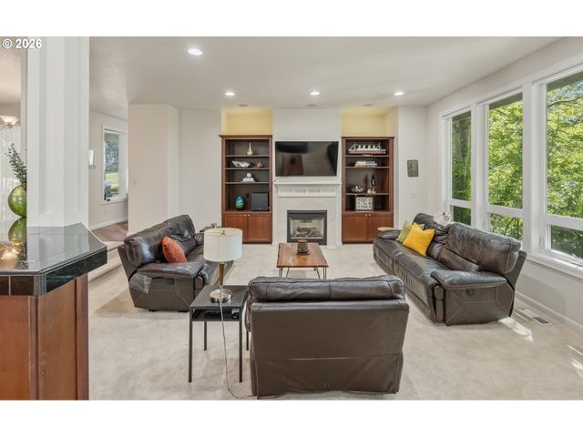 3109 Sw COLLINS Ct, Portland, OR 97219