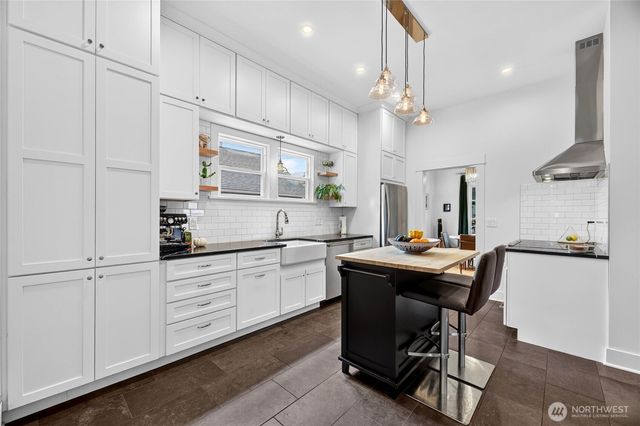 4218 26th Avenue SW, Seattle, WA 98106
