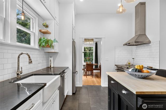 4218 26th Avenue SW, Seattle, WA 98106