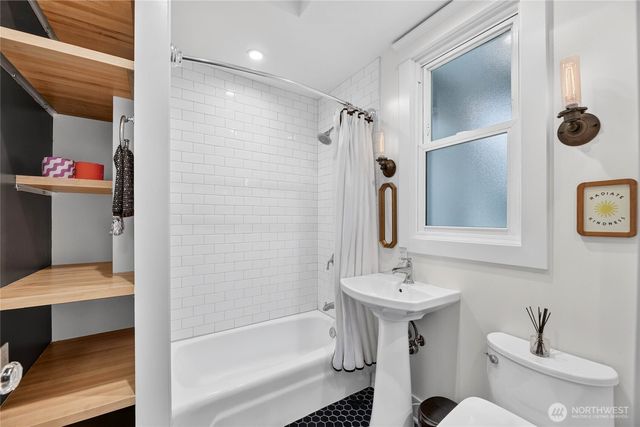 4218 26th Avenue SW, Seattle, WA 98106