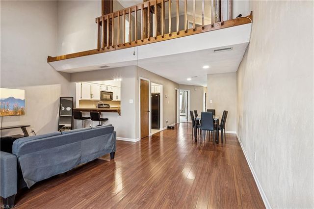 225 Bridgewater DR, Newport News, VA 23603