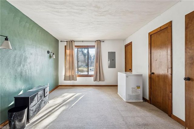 225 Bridgewater DR, Newport News, VA 23603