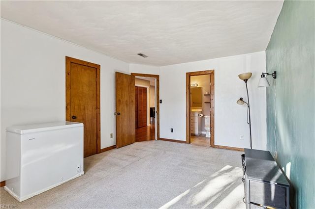 225 Bridgewater DR, Newport News, VA 23603