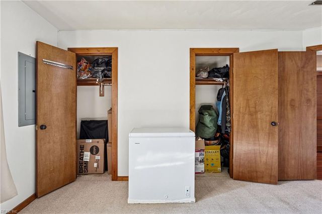 225 Bridgewater DR, Newport News, VA 23603