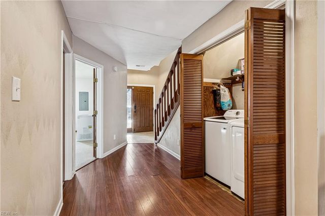 225 Bridgewater DR, Newport News, VA 23603