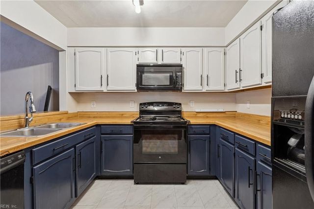 225 Bridgewater DR, Newport News, VA 23603