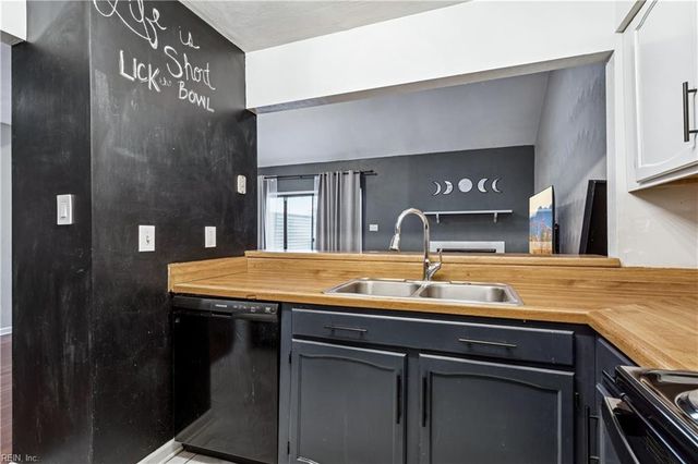 225 Bridgewater DR, Newport News, VA 23603