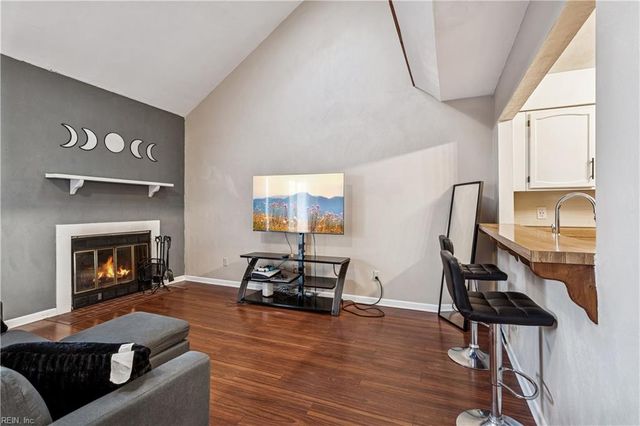 225 Bridgewater DR, Newport News, VA 23603