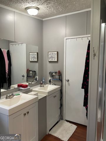 5859 Lake Sinclair Drive, Sparta, GA 31087