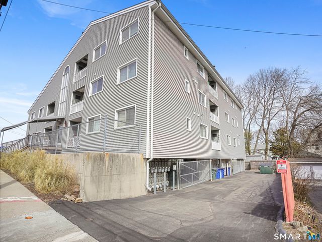 132 Bennett Street 302, Bridgeport, CT 06605