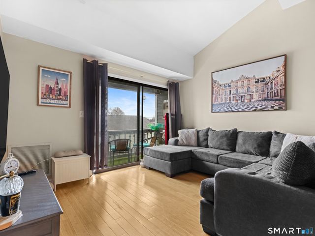 132 Bennett Street 302, Bridgeport, CT 06605