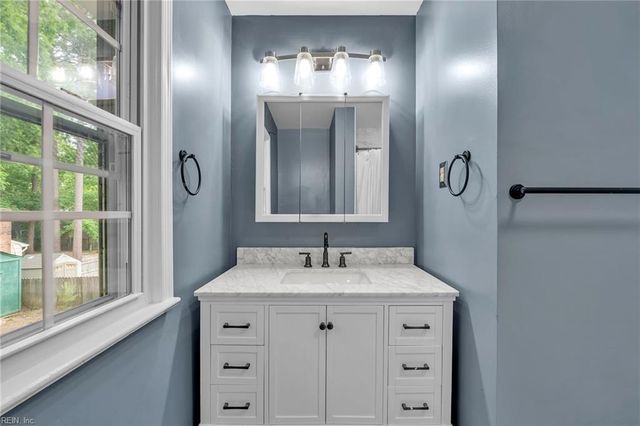 729 Jouett DR, Newport News, VA 23608