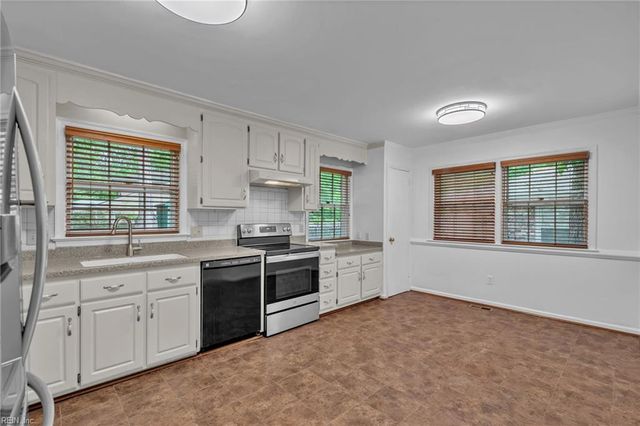 729 Jouett DR, Newport News, VA 23608