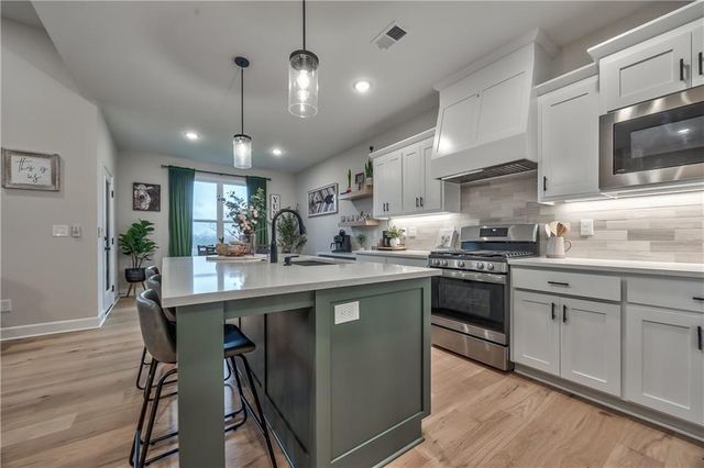 1684 N 163rd Street, Basehor, KS 66007