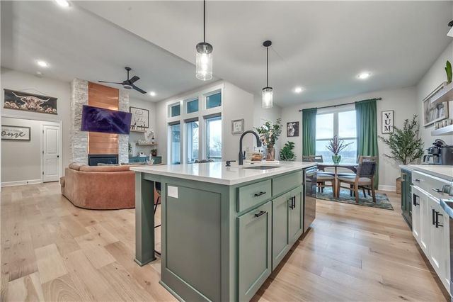 1684 N 163rd Street, Basehor, KS 66007