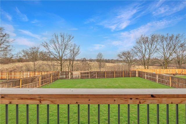 1684 N 163rd Street, Basehor, KS 66007