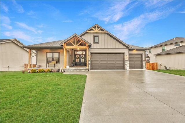 1684 N 163rd Street, Basehor, KS 66007