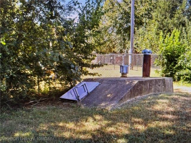 39929 W Drury Lane, Howe, OK 74940