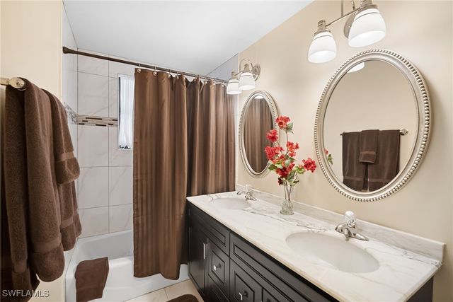 523 La Peninsula BLVD 523, Naples, FL 34113