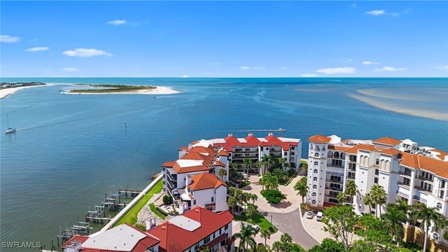 523 La Peninsula BLVD 523, Naples, FL 34113