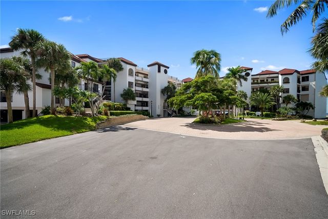 523 La Peninsula BLVD 523, Naples, FL 34113
