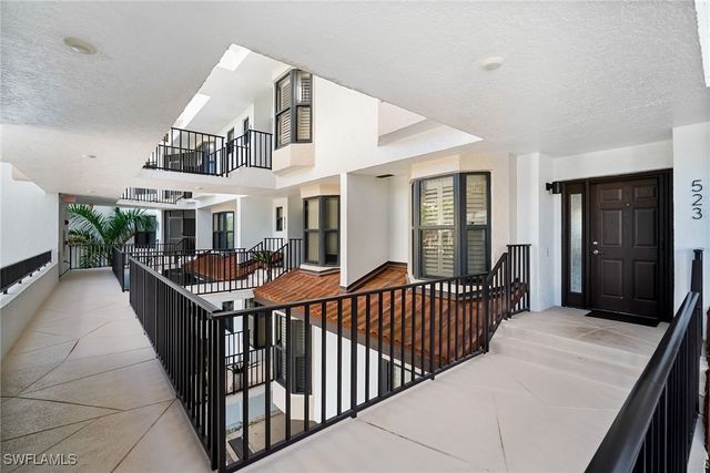 523 La Peninsula BLVD 523, Naples, FL 34113