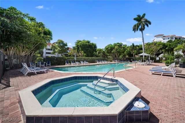 523 La Peninsula BLVD 523, Naples, FL 34113