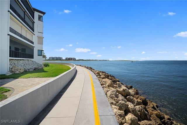 523 La Peninsula BLVD 523, Naples, FL 34113