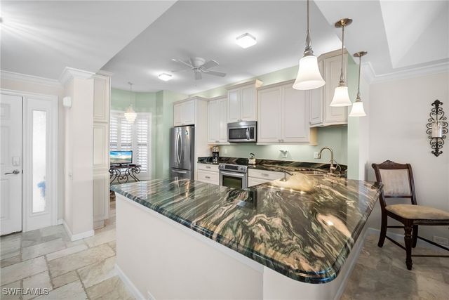 523 La Peninsula BLVD 523, Naples, FL 34113