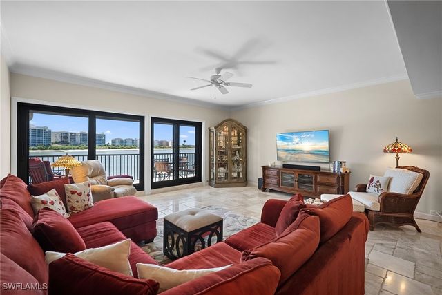 523 La Peninsula BLVD 523, Naples, FL 34113