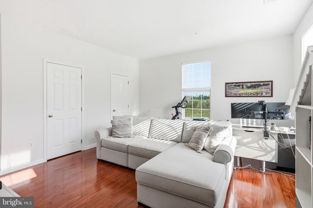 402 AURA RD, Glassboro, NJ 08028