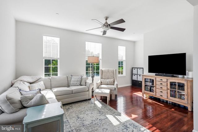 402 AURA RD, Glassboro, NJ 08028