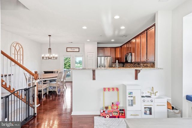 402 AURA RD, Glassboro, NJ 08028