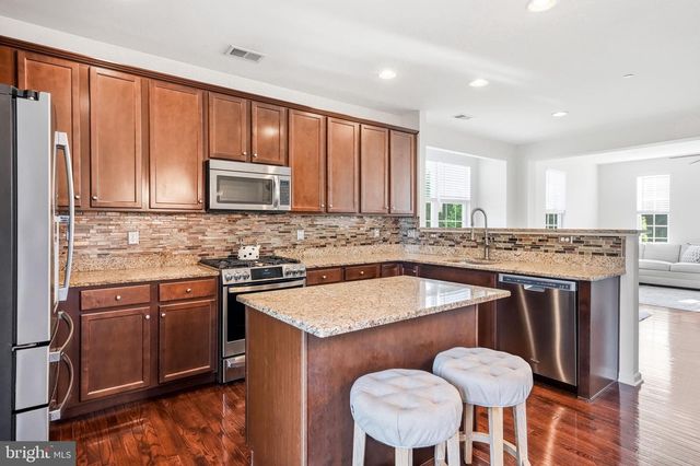 402 AURA RD, Glassboro, NJ 08028