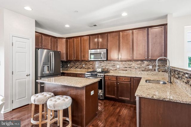 402 AURA RD, Glassboro, NJ 08028