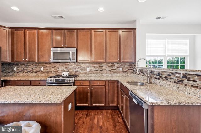 402 AURA RD, Glassboro, NJ 08028