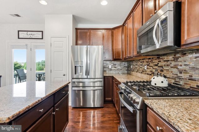 402 AURA RD, Glassboro, NJ 08028