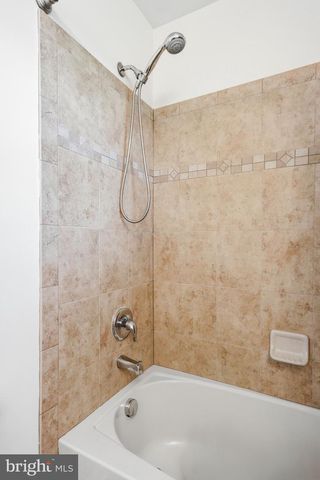 402 AURA RD, Glassboro, NJ 08028