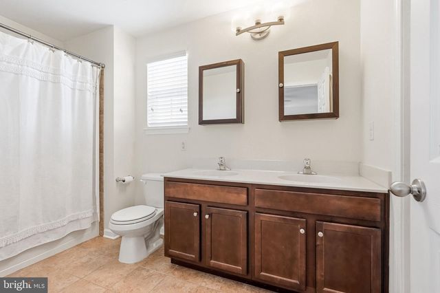 402 AURA RD, Glassboro, NJ 08028