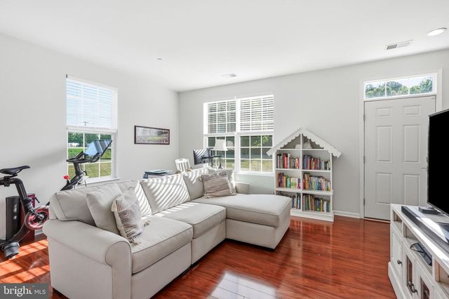 402 AURA RD, Glassboro, NJ 08028