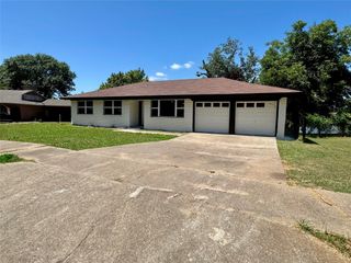 536 Lakeshore Drive, Ennis, TX 75119
