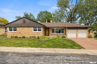 3820 N EVERGREEN Court, Peoria, IL 61614