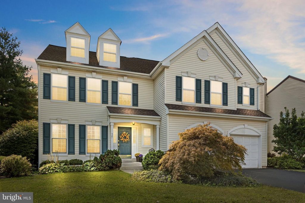 527 CLYDESDALE DR, New Hope, PA 18938