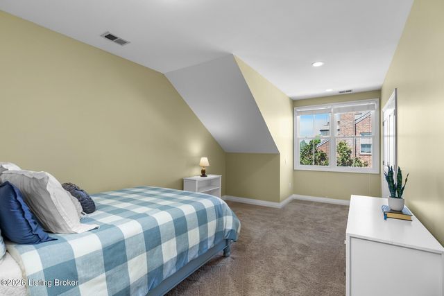 14501 Signature Point Dr, Louisville, KY 40299