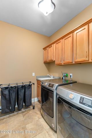 14501 Signature Point Dr, Louisville, KY 40299